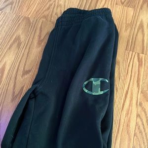 Men’s champion sweatpants with camouflage Champion logo